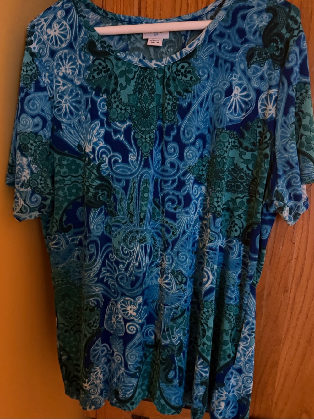Jaclyn Smith Woman’s Blue Patterned Short-Sleeve Shirt